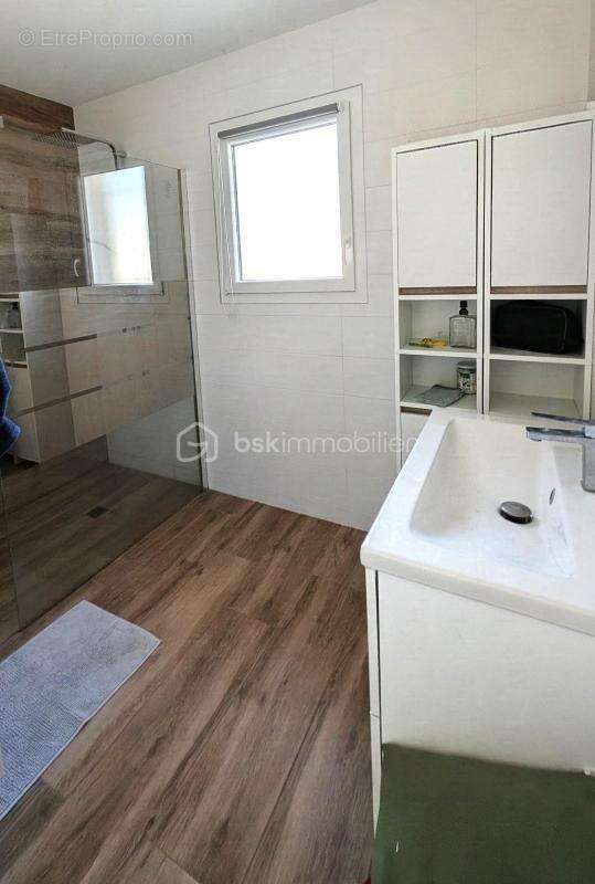 Exclusivite // villa recente de plain pied // les ors // garage - photo 7