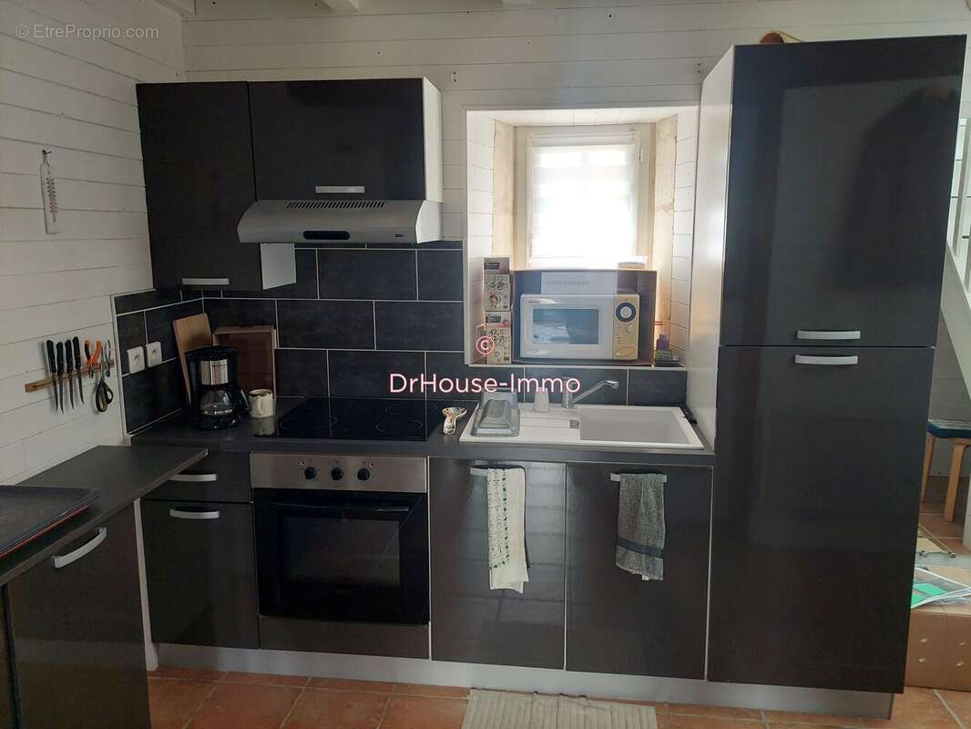 Maison 75 m² à Corme-Ecluse  - photo 4