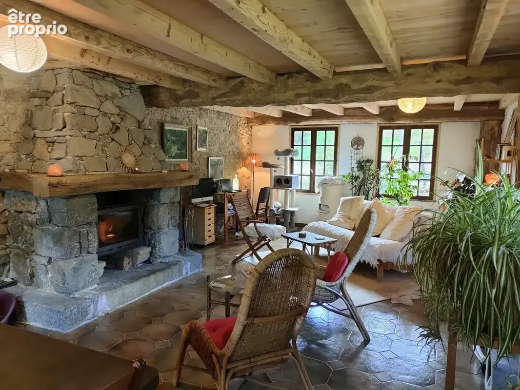 Exceptionnel !!! Ensemble immobilier sur 93 HA de terres avec ruisseau , sources ... - photo 18