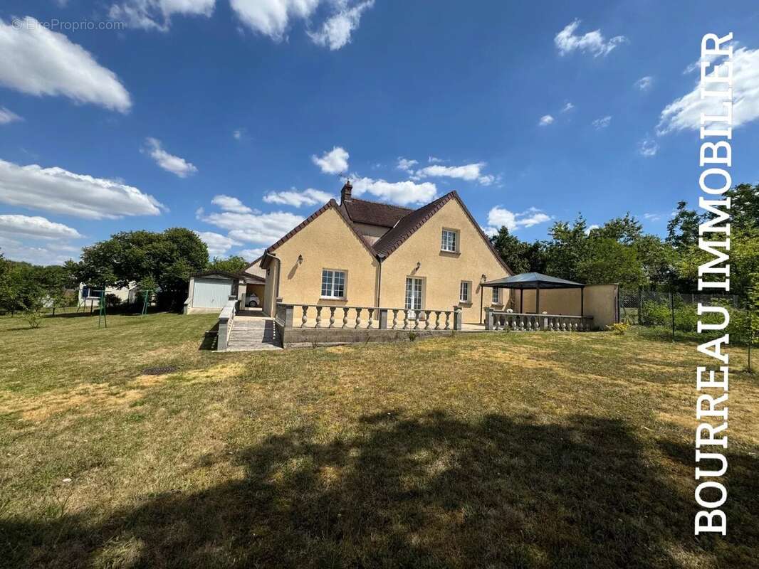 Maison à CHAMPLAY