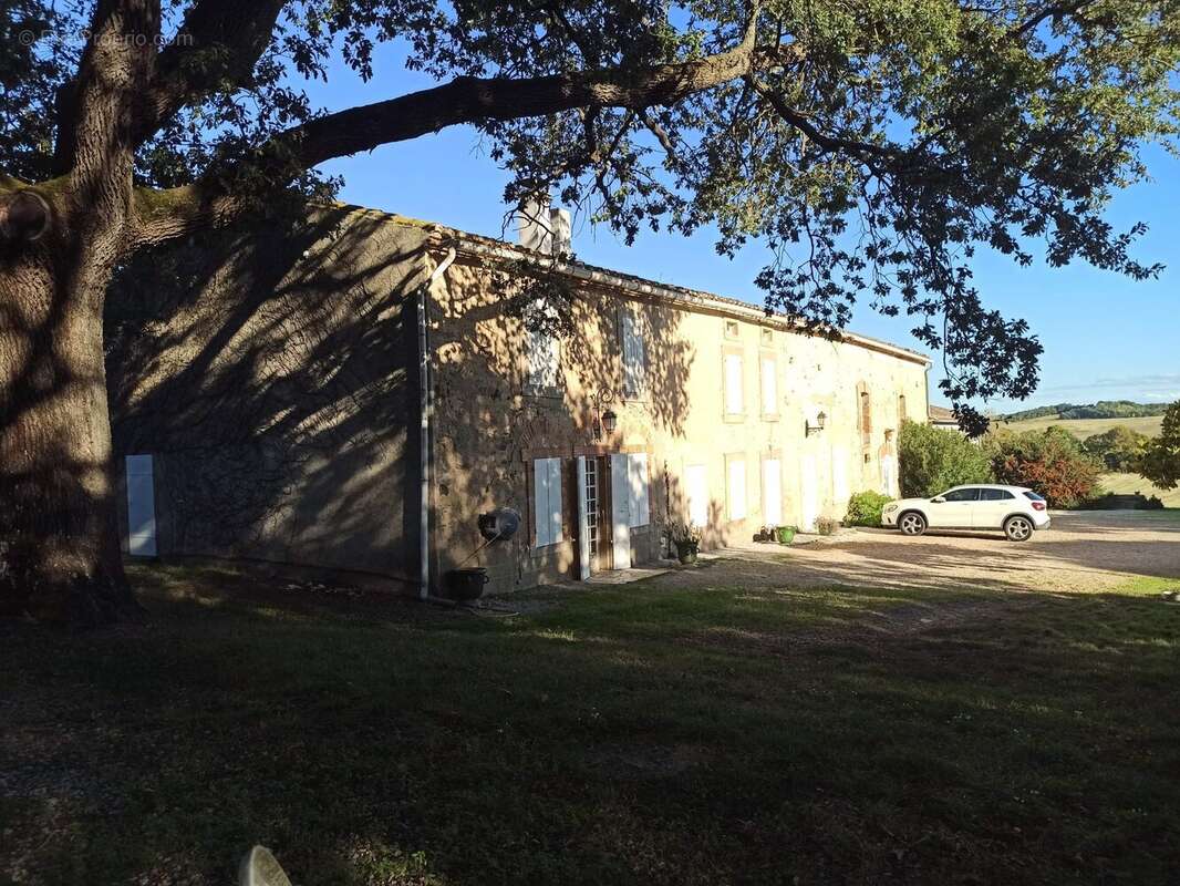 Maison 280 m² à Issel  - photo 2