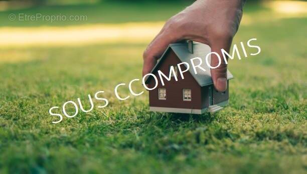 Terrain à CHAMPANGES