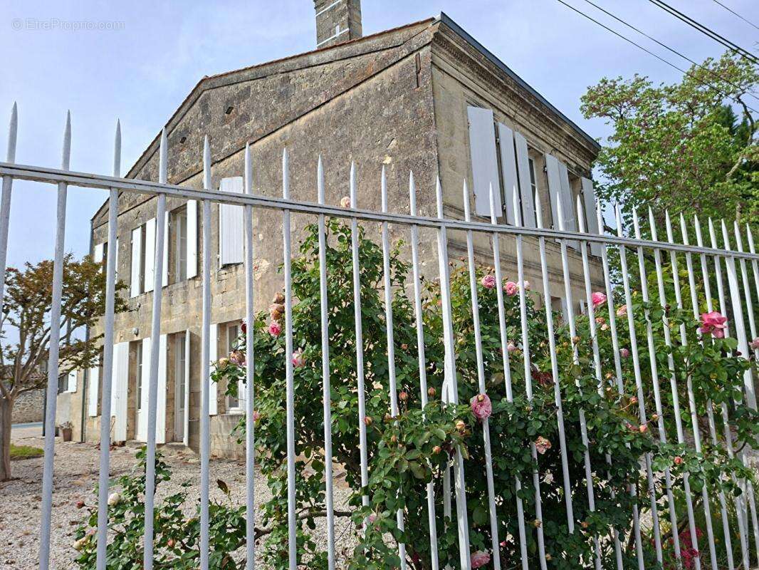 Maison à SAINT-ESTEPHE