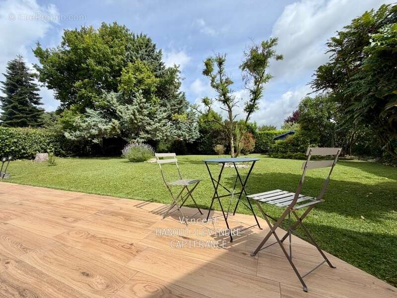 Maison familiale de 146 m² à Tiercé – 5 chambres, jardin sans vis-à-vis, Centre ville et gare à pied - photo 3