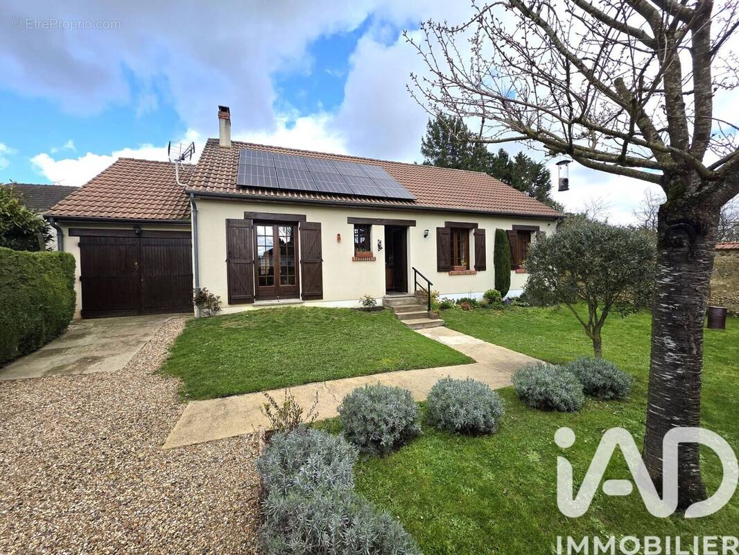 Photo 1 - Maison à VILLENEUVE-LES-SABLONS