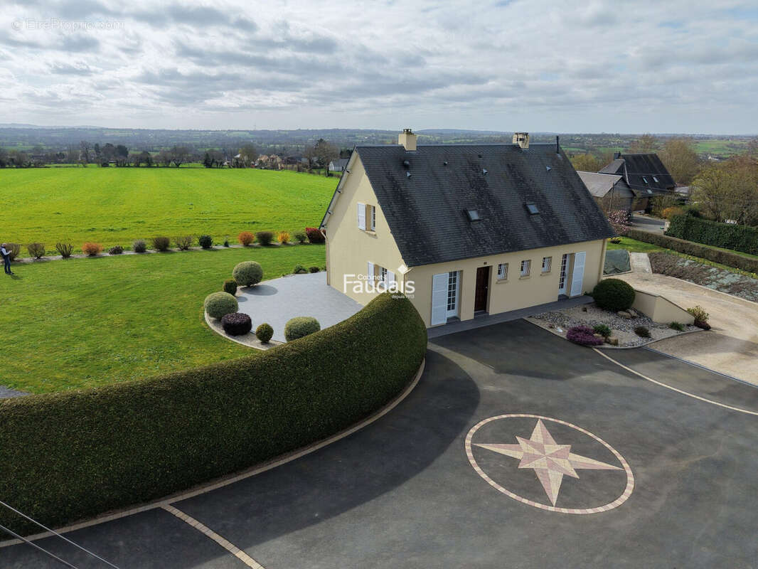 Maison 135 m² à Sainte-Suzanne-Sur-Vire  - photo 3