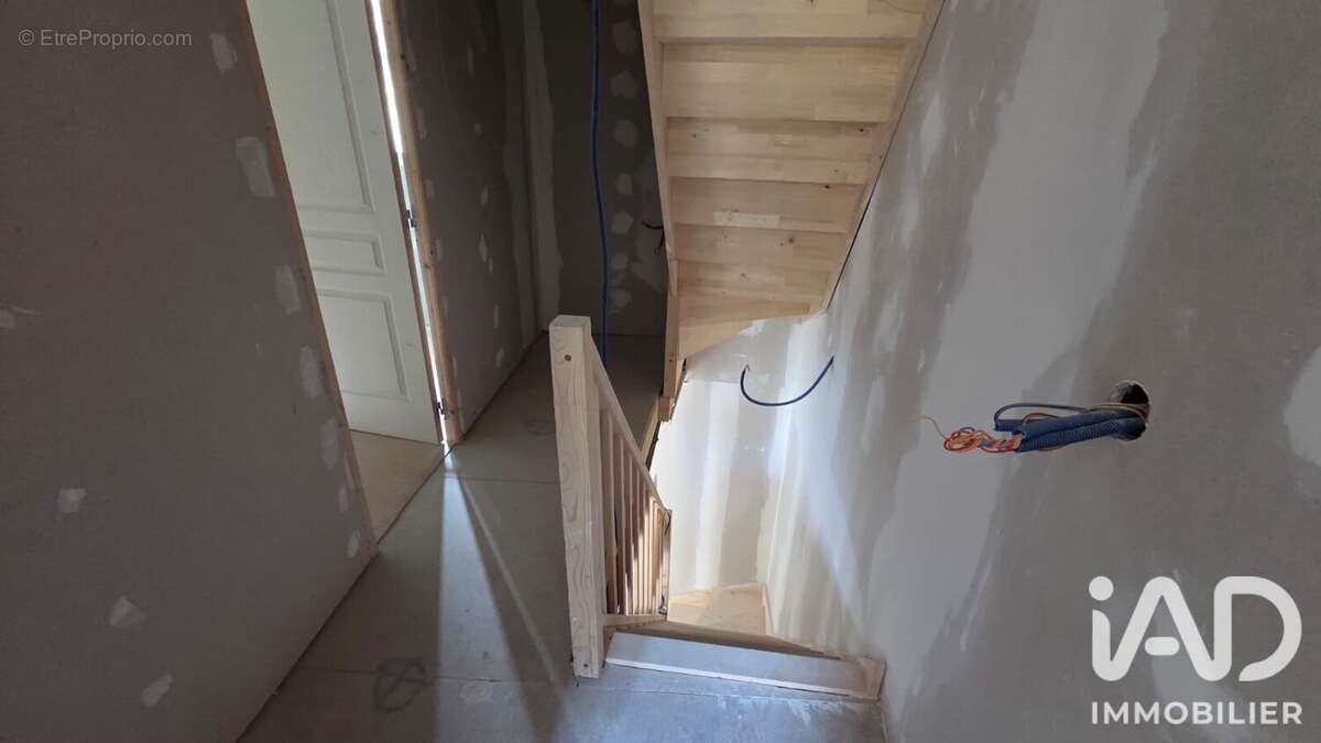 Maison 59 m² à Saint-Cyr-Sur-Morin  - photo 3