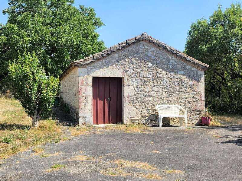 Maison de plain pied à rénover en partie - 3 pièces - avec jardin et dépendances - à MONTAIGU DE QUERCY (82) - photo 16