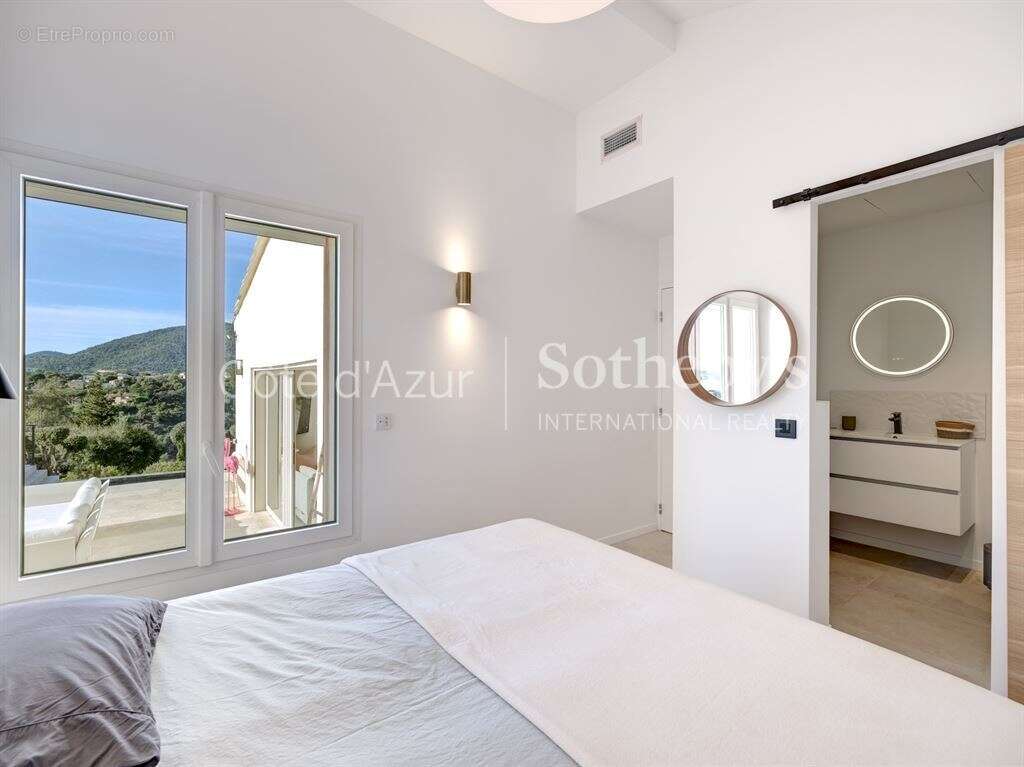 Maison à LES ISSAMBRES