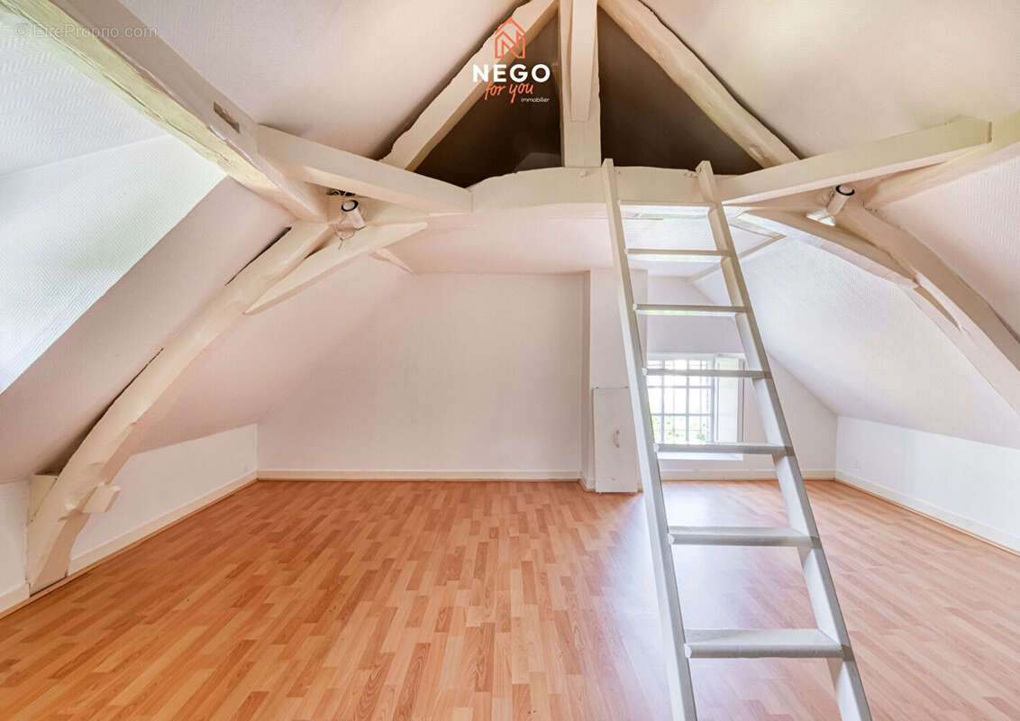 Maison à MONTREUIL-JUIGNE