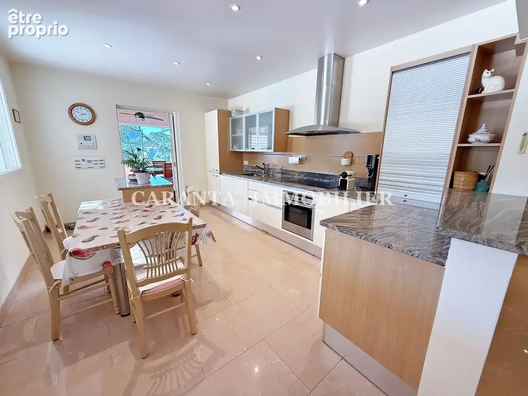 vente propriété 8 pièces Sainte Maxime avec piscine, garage et aperçu Mer à 400m du port. - photo 10