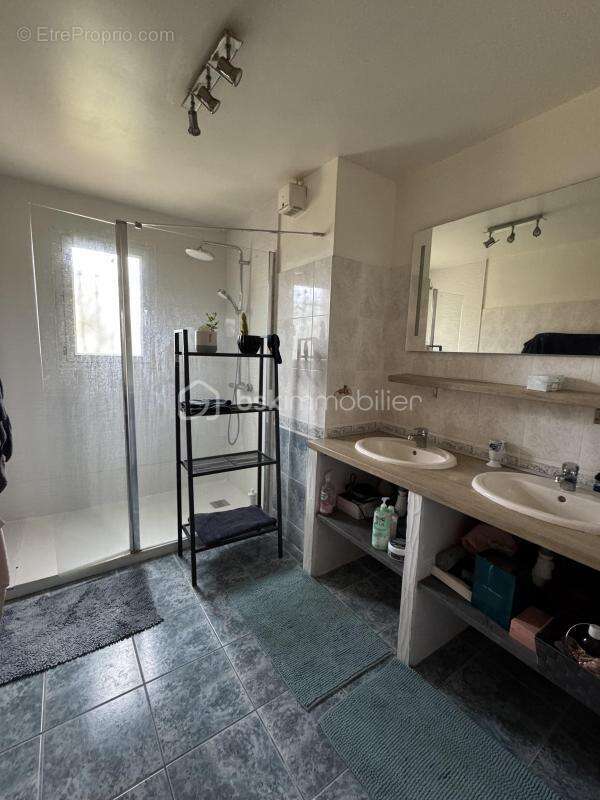 Maison à SAINT-SERIES