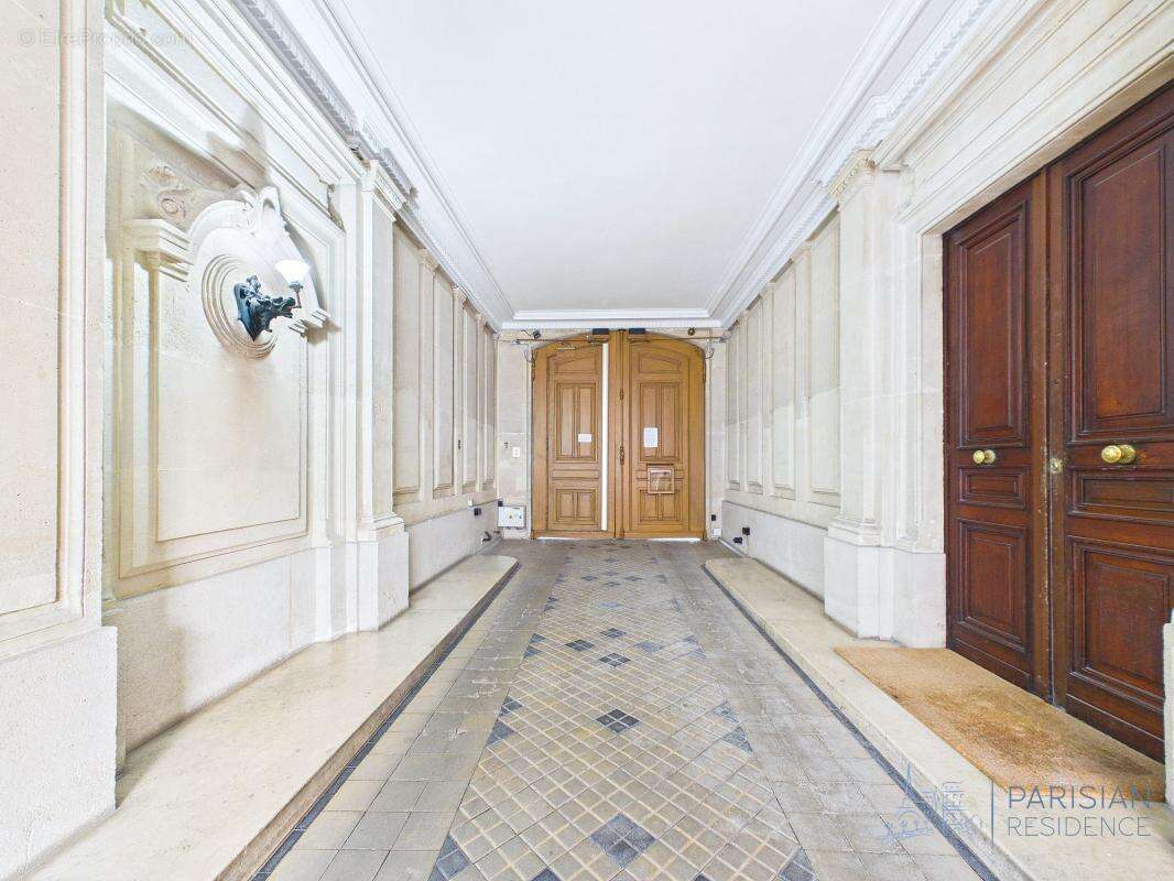Appartement à PARIS-8E