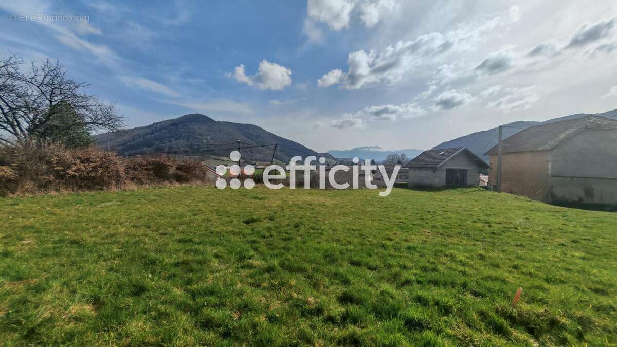 Terrain à CHIRENS