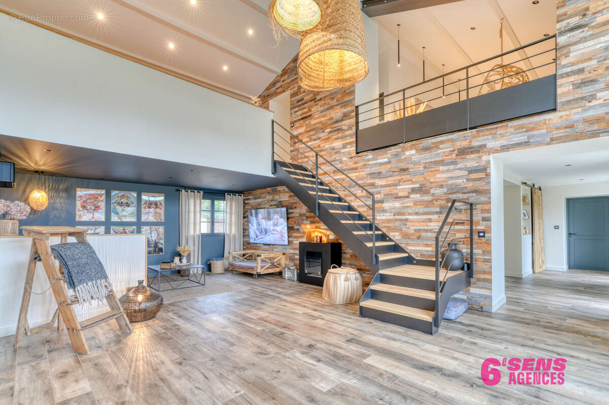 Maison à SAINT-BONNET-DE-MURE