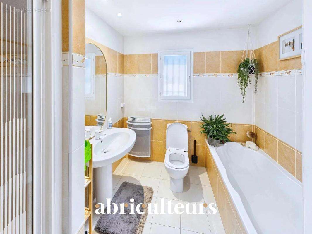 Propriété de 260 m² avec deux gîtes  labellisés 4 étoiles en vente à  Aups (83630) - photo 11
