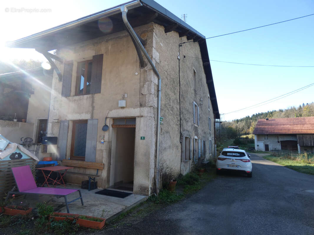À Aranc, grande maison à vendre avec AGENCE IMMOBILIÈRE COLIN - photo 2