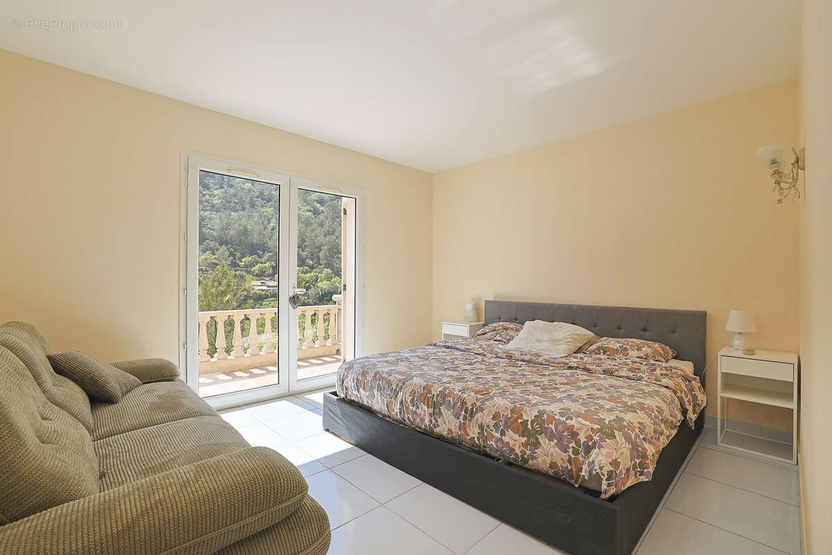 Maison à SOLLIES-TOUCAS