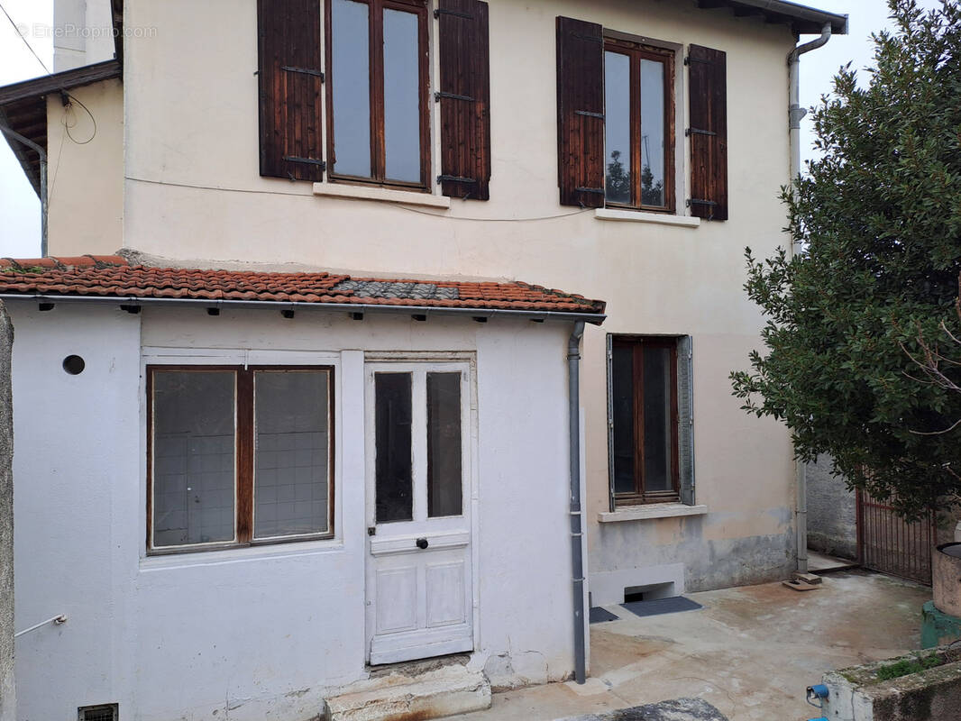 Appartement à LYON-8E