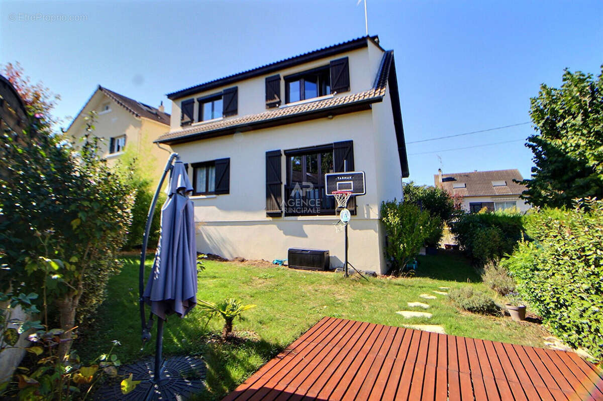 Maison à VERNEUIL-SUR-SEINE