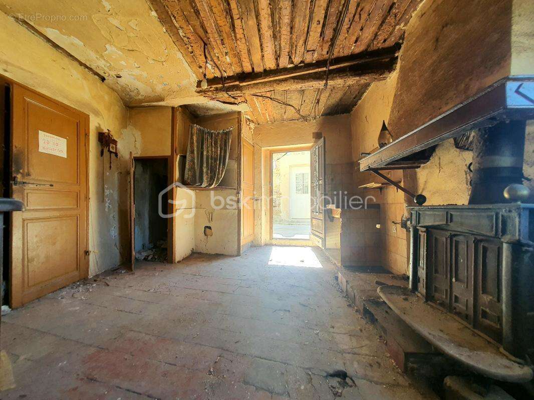 Maison à LATOUR-DE-FRANCE