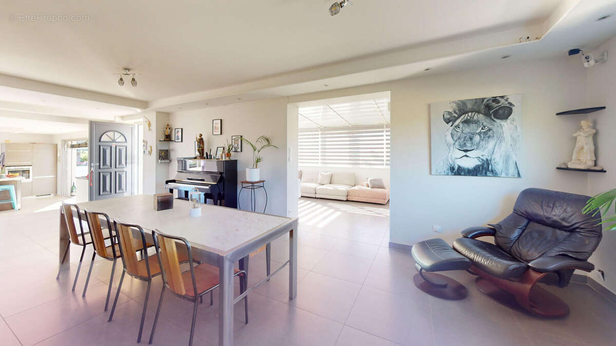 Maison à AVANNE-AVENEY