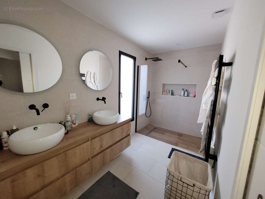 Secteur Clape Superbe Villa neuve de 206m2 sur 1365 m2 de terrain à vendre 697000 €. - photo 17