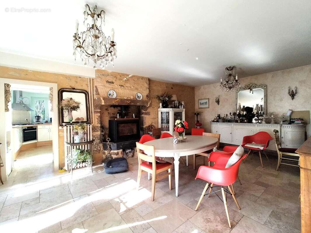 Maison à vendre Sougé le Ganelon salle à manger - Maison à SOUGE-LE-GANELON
