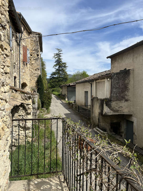 Maison à MONTJOUX