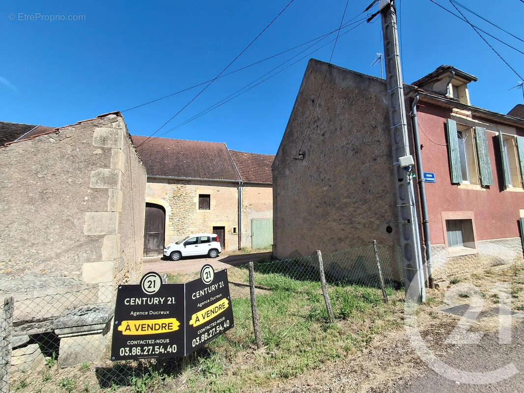 Maison 70 m² à Flez-Cuzy  - photo 2