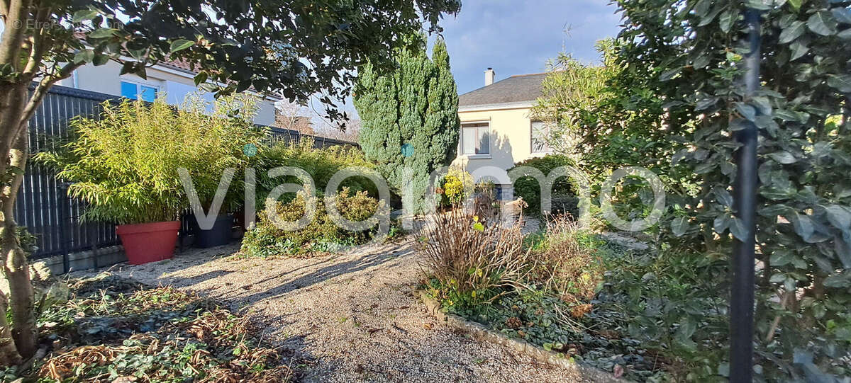 MAUGES-SUR-LOIRE  Maison rénovée 192 m² - photo 11