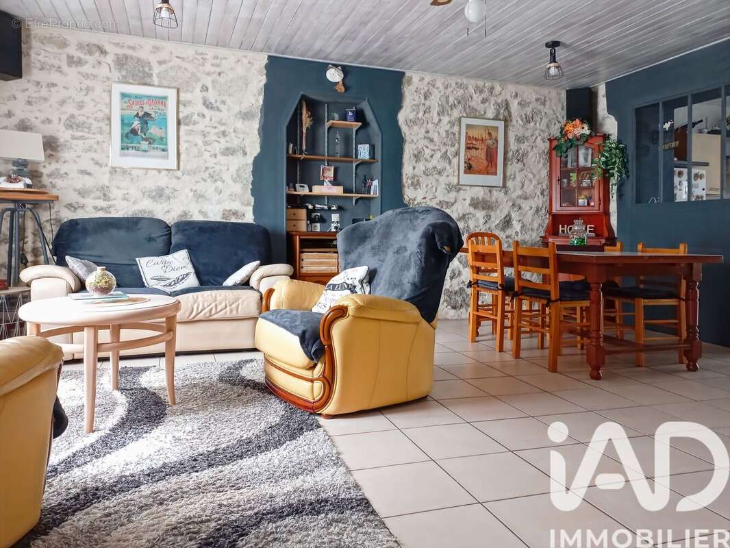 Photo 8 - Maison à POIROUX