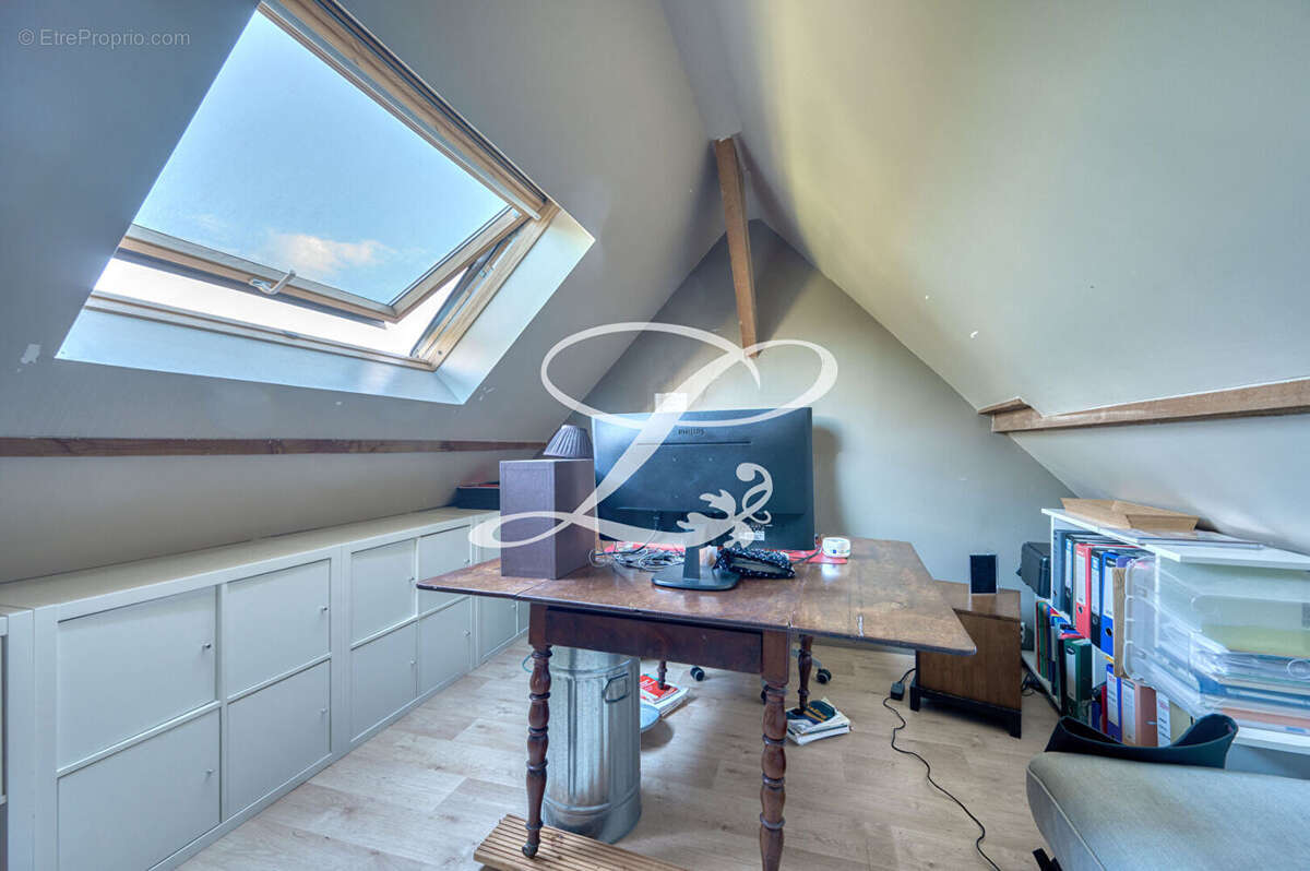 Maison à LE MESNIL-LE-ROI