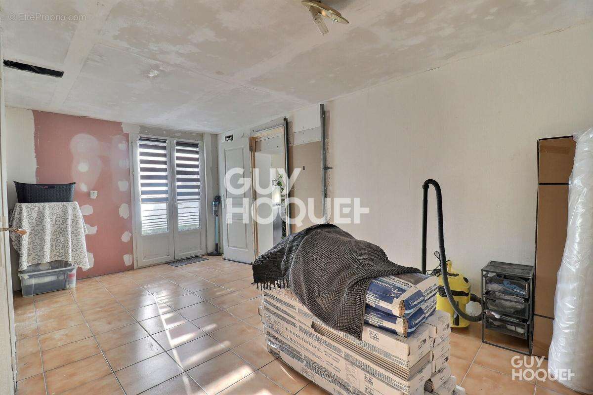 Maison à SAINT-GERMAIN-DE-MARENCENNES