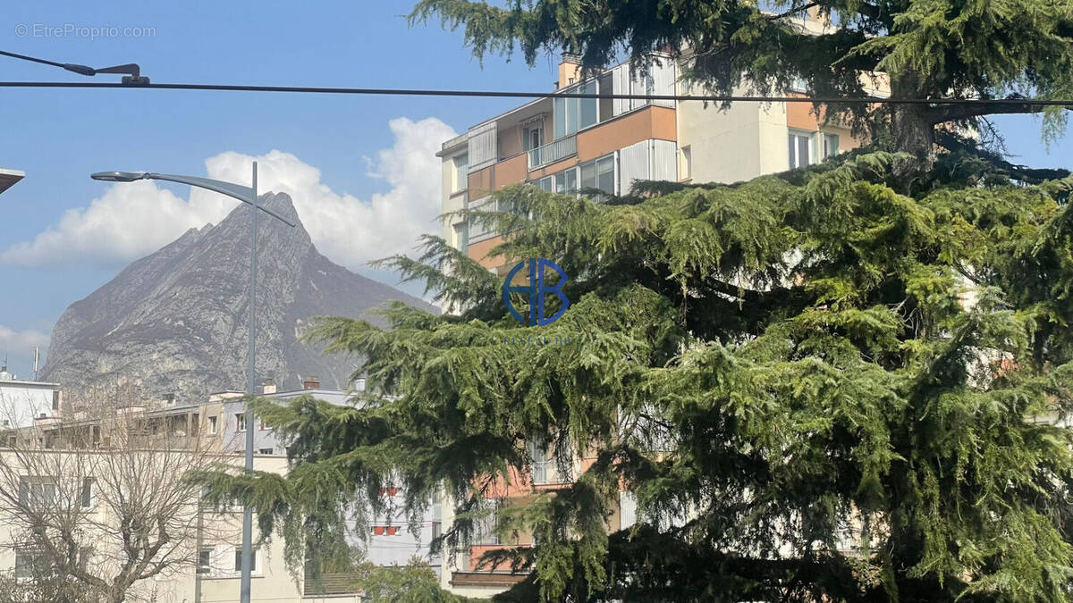 Appartement à FONTAINE