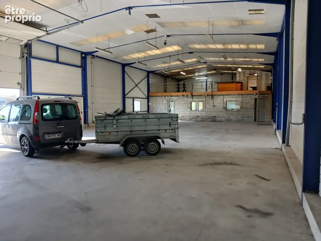 49420 Ombrée d'Anjou, en ZA, local d'activité 435 m2 à louer comprenant 300 m2 d'atelier/entrepôt, 135 m2 de l - photo 4