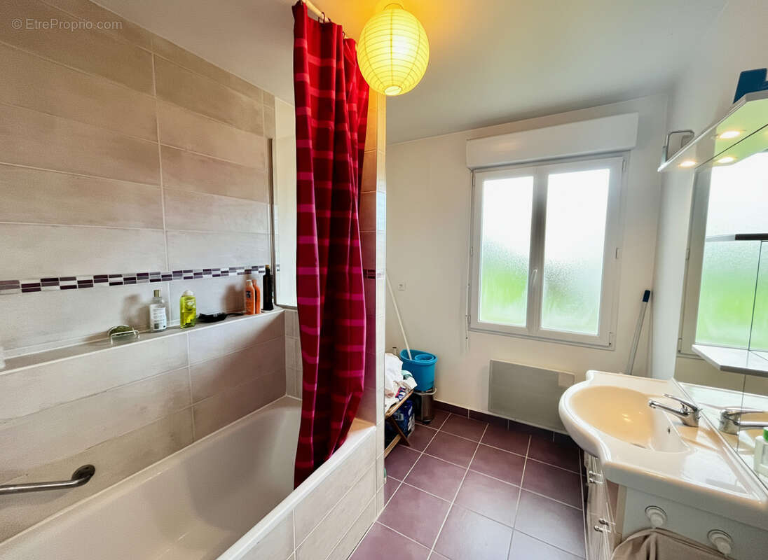 Maison à SAINT-JEAN-LES-DEUX-JUMEAUX