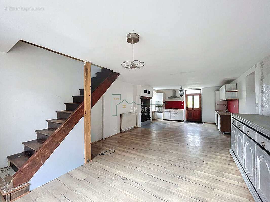 Maison à SAINT-LAURENT-LES-EGLISES