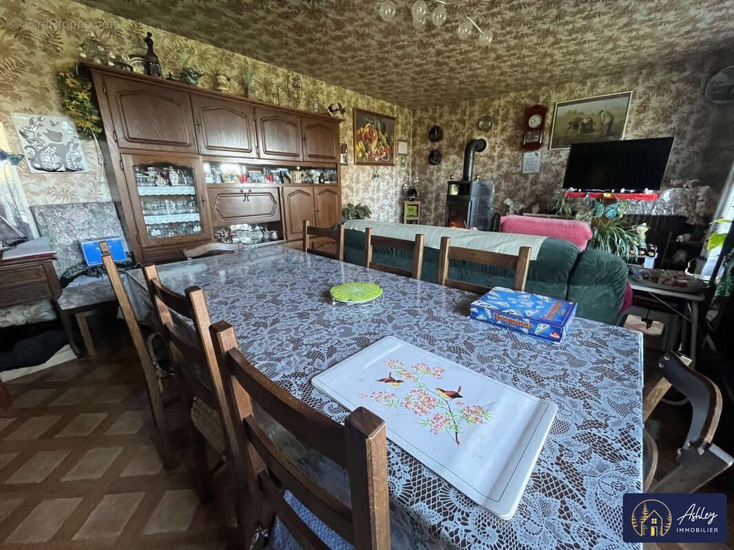 Maison 7 pièces VEBRET - Maison à VEBRET