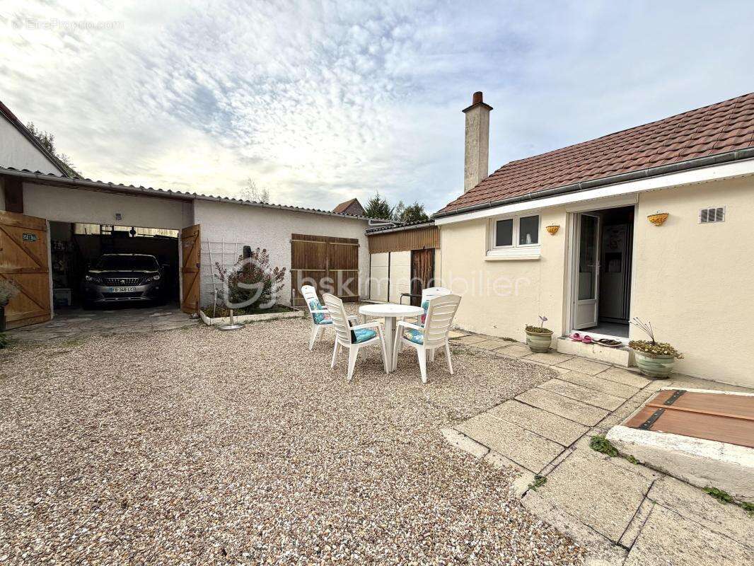 Maison à SAINT-ETIENNE-DU-ROUVRAY