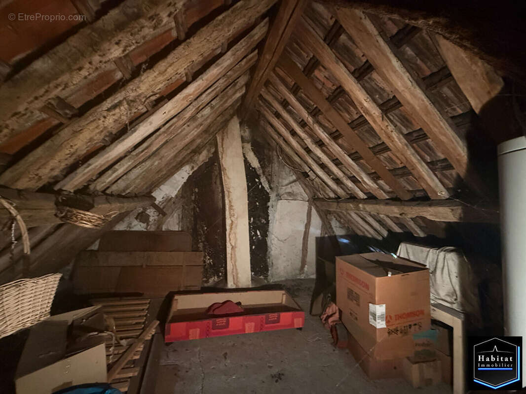 Maison en pierre à rénover ? Fort potentiel ? 60 m² + combles aménageables - photo 6