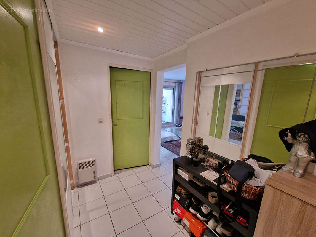 Appartement à SAINT-LAURENT-DU-VAR