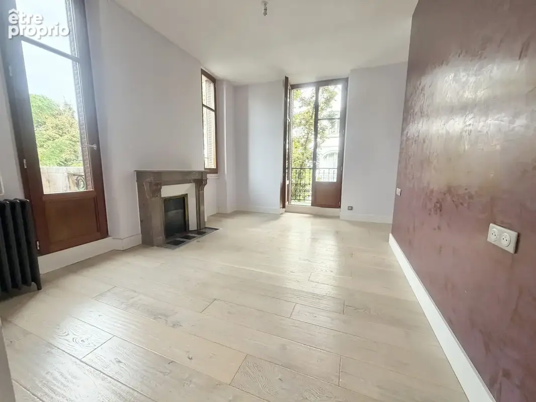 APPARTEMENT DE STANDING T3 + bureau 112M2 Hyper centre de Vichy - photo 4