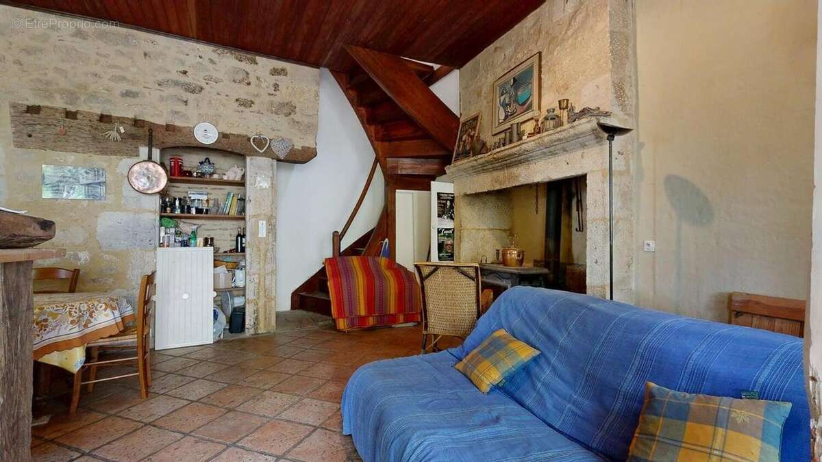 Maison au coeur d'un des plus beaux villages de France, à rénover, avec appartement indépendant et garage - photo 4