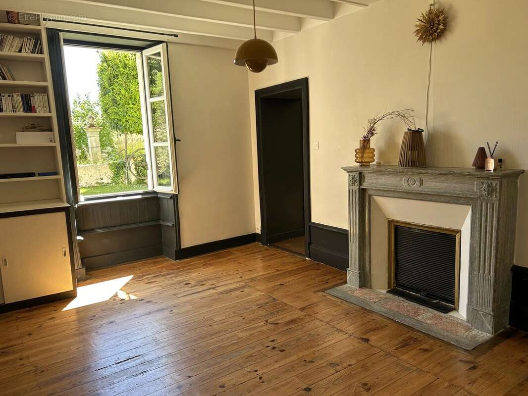 Maison à JURIGNAC