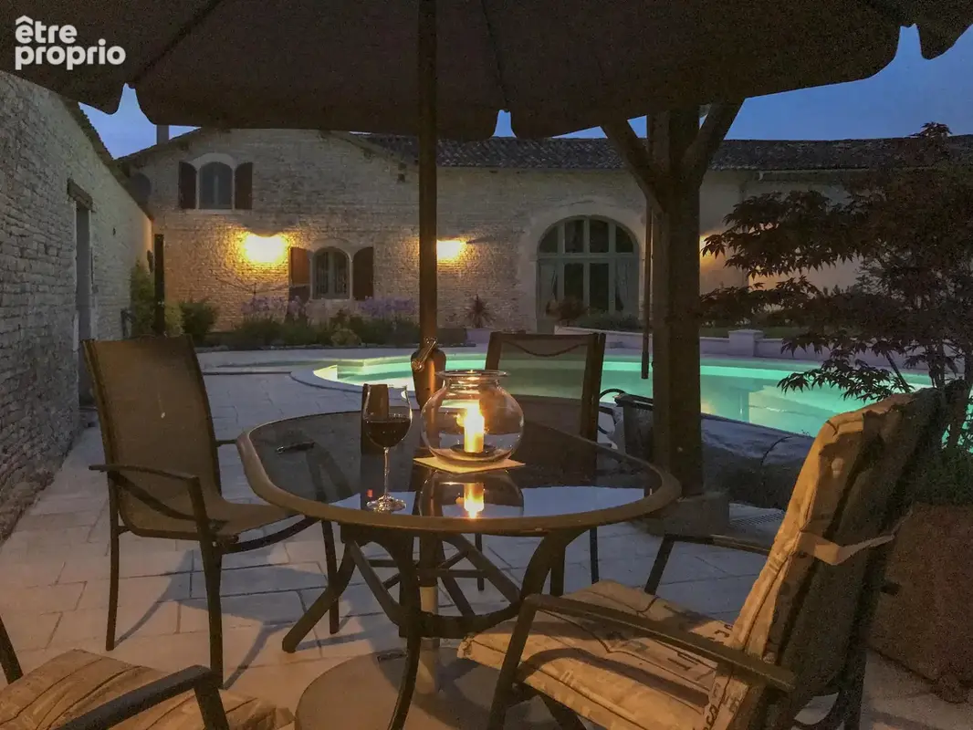 Jolie maison en pierre avec piscine au cœur du village - photo 18