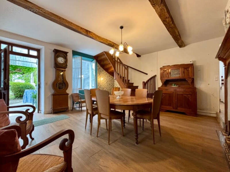 Maison à TRIE-SUR-BAISE