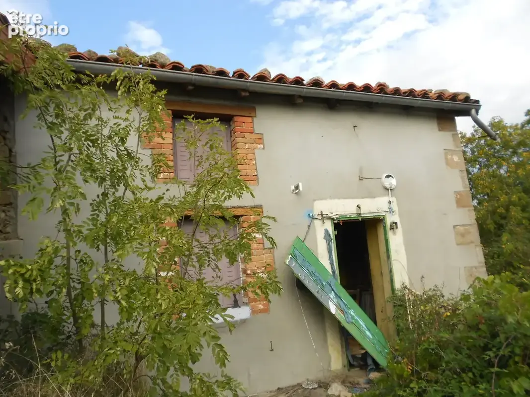 Lieu-dit Meymont Olliergues, ensemble de 3 maisons et dépendances sur parcelles de 8009 m2 - photo 7