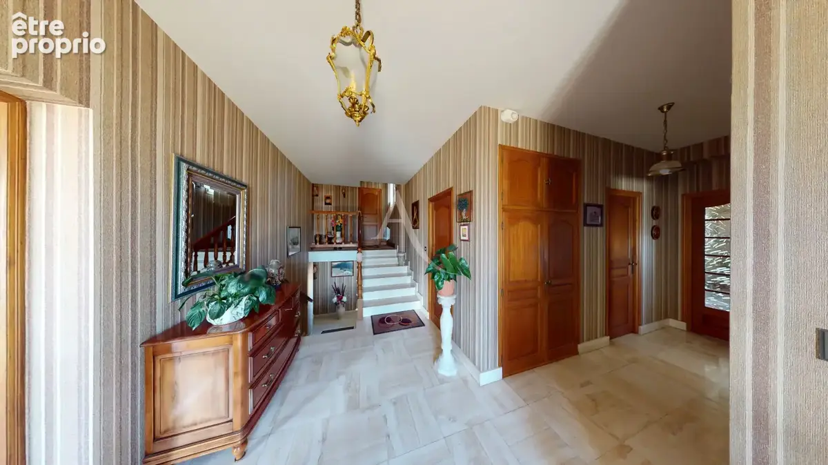 Grande maison 6/7 chambres et dependances a cisse - photo 3