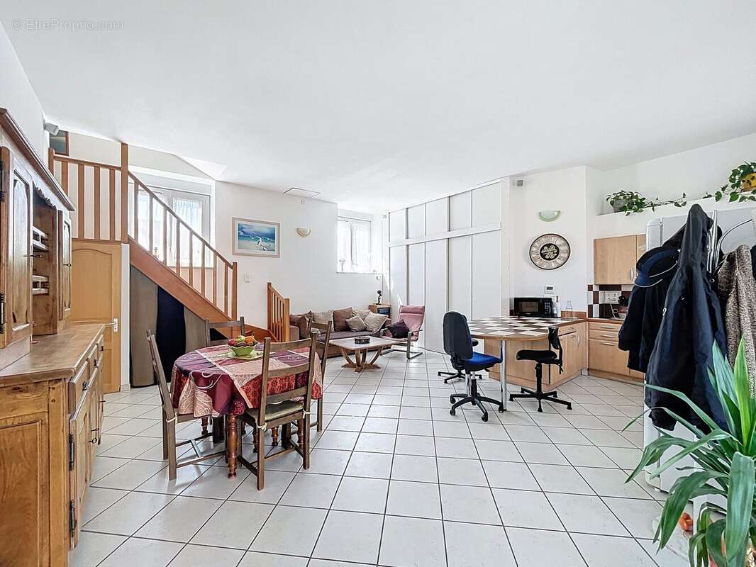 Maison à SAINT-JULIEN